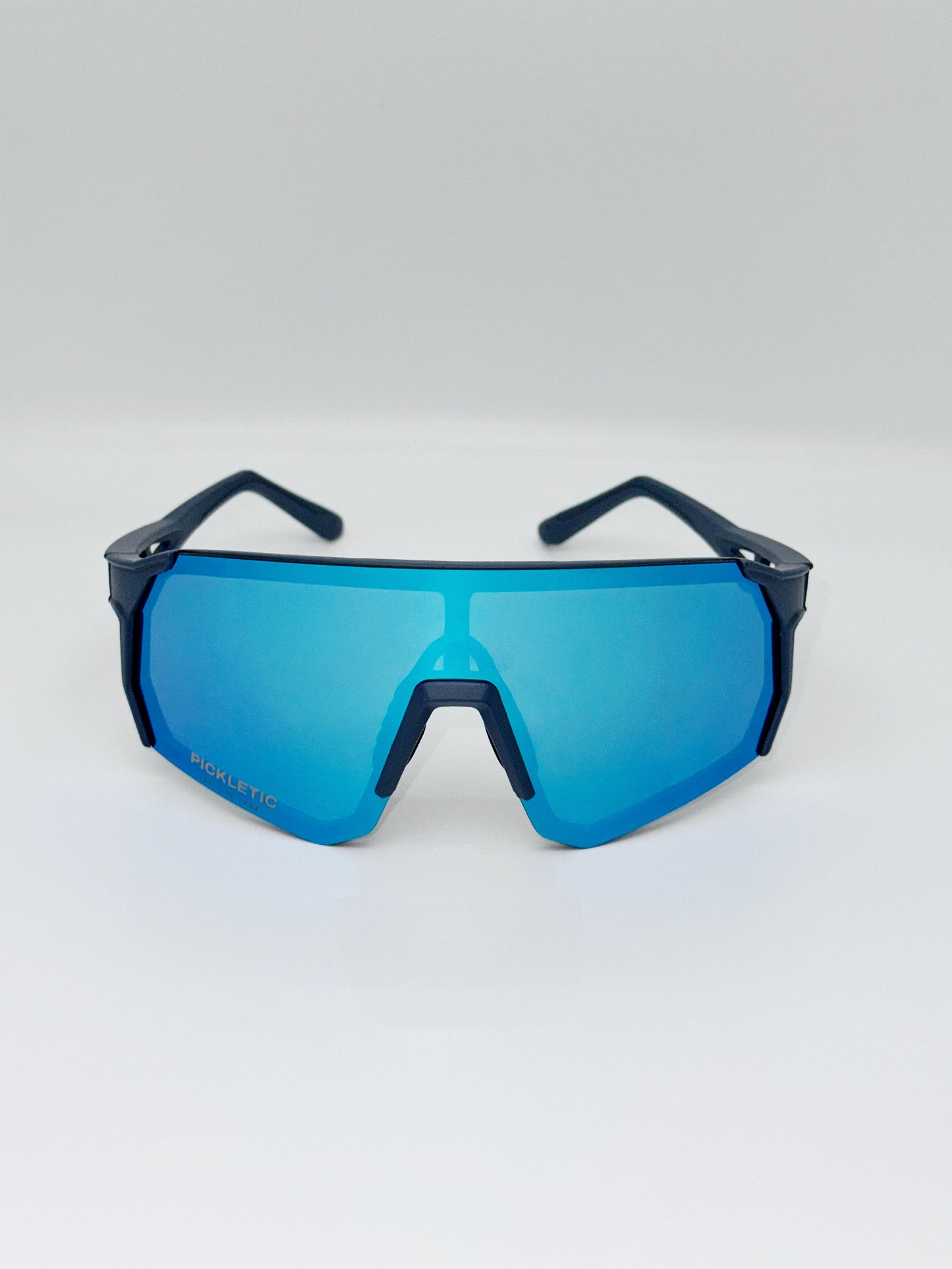 PICKLEBALL GOGGLES "Photochromic Lens" ( Protective Case, Nosepiece, Cleaning Cloth)